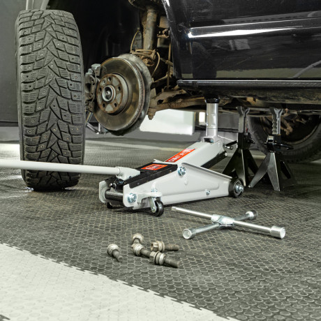 Домкрат гидравлический подкатной, 3 т, высота подъема 150-530 мм Matrix