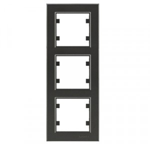 Makel Karea рамка  3 мест. дымч.(верт.) 56050708
