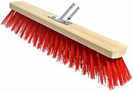 Щетка деревянная с жёсткой щетиной и косой металлической тулейкой 600мм