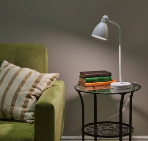 Uniel св-к настольный 40W Е27 металл, пластик, мех.выкл. белый UML-B701 WHITE