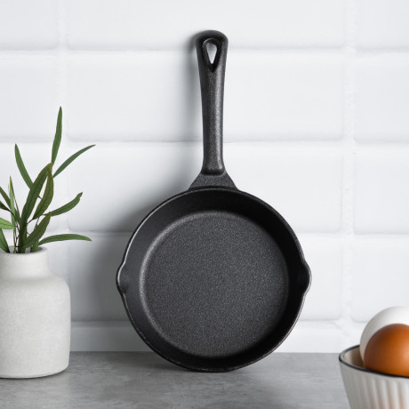 VETTA Сковорода чугун, 2 слива, d15,5см, индукция