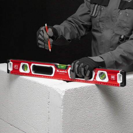 Уровень алюминиевый, магнит, фрезерованный, 3 глазка (1 зеркальный) двухкомпонентные рукоятки, 600 мм Matrix