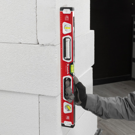 Уровень алюминиевый, магнит, фрезерованный, 3 глазка (1 зеркальный) двухкомпонентные рукоятки, 600 мм Matrix