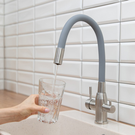 СоюзКран Смеситель для кухни с выводом пит. воды, силиконовый излив, серый, нерж.сталь, SS01-С132