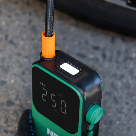 ЕРМАК Компрессор беспроводной, 80Вт, 1500мАх2, фонарь, цифровой дисплей