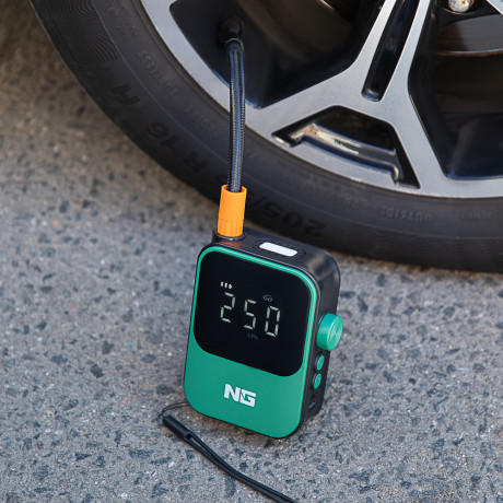 ЕРМАК Компрессор беспроводной, 80Вт, 1500мАх2, фонарь, цифровой дисплей