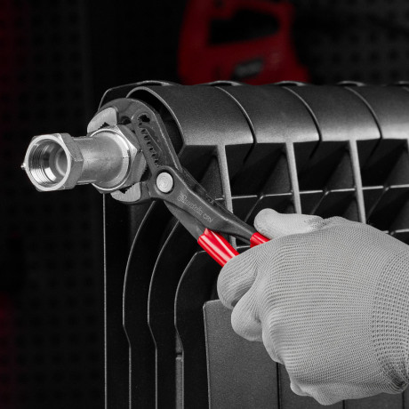 Клещи переставные 180 мм, кнопочный механизм, хром-ванадий, обливные рукоятки Matrix