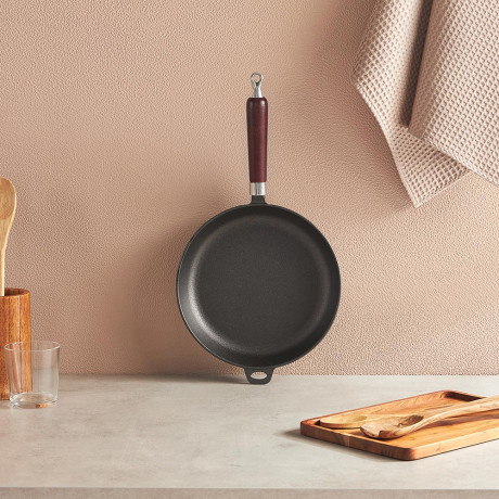 VETTA Сковорода чугун, d24х5см, деревянная ручка, индукция
