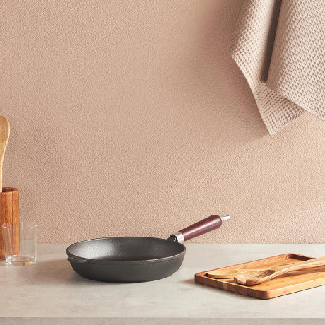 VETTA Сковорода чугун, d24х5см, деревянная ручка, индукция