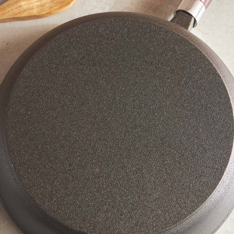 VETTA Сковорода чугун, d24х5см, деревянная ручка, индукция