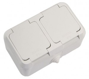 Makel блок (роз. 1 мест. + роз. 1 мест.) бел. земля, п/герм., крышк. (IP44) 18354 (+)