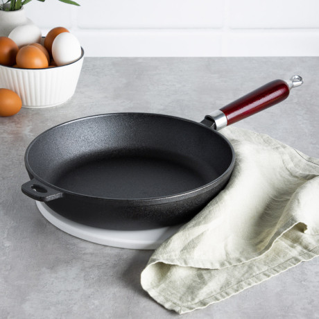 VETTA Сковорода чугун, d26х5,5см, деревянная ручка, индукция