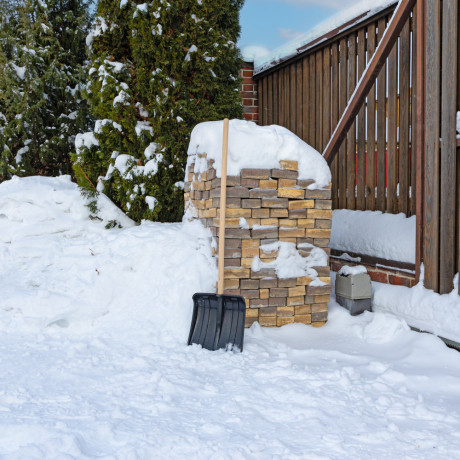Лопата для уборки снега пластиковая, 350 х 350 х 1445 мм, деревянный черенок,