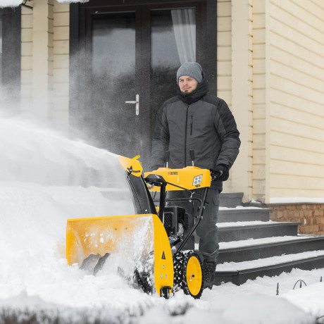 Бензиновая снегоуборочная машина SBM 610S PRO, 212 cc, электростартер, фара, обогрев Denzel