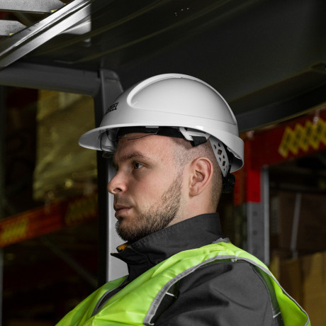 Каска защитная ударопр.«Форвард» (К-05)ABS/PC,комплект со встроен.очк.ОЧК-05 Форвард,белая Denzel