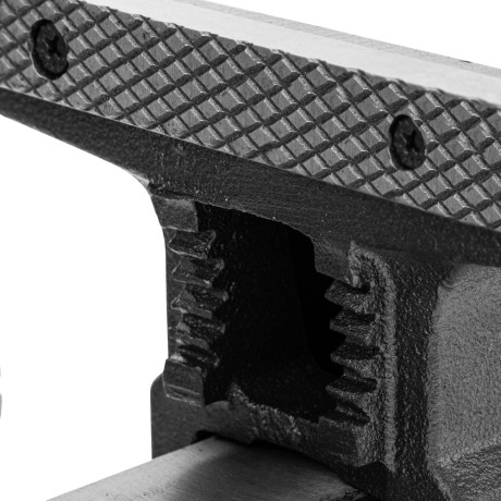 Тиски слесарные BVH-150, 150 мм, поворотные, стальная направляющая, с наковальней //Denzel