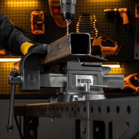 Тиски слесарные BVH-150, 150 мм, поворотные, стальная направляющая, с наковальней //Denzel