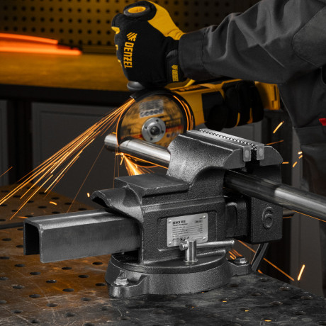 Тиски слесарные BVH-150, 150 мм, поворотные, стальная направляющая, с наковальней //Denzel