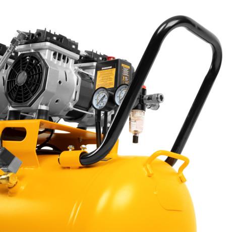 Компрессор безмасляный, малошумный DLS 1800/100,1800 Вт, 3x600, 100 л, 345 л/мин Denzel