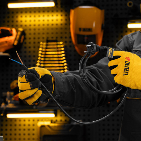 Шнур сетевой Energy Series, ПВС, 1,5 м, 2 x 1 мм, с неразборной вилкой, черный, Denzel