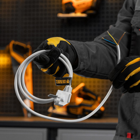 Шнур сетевой Energy Series, ПВС, 1,5 м, 3 x 1 мм, с неразборной вилкой, белый, Denzel