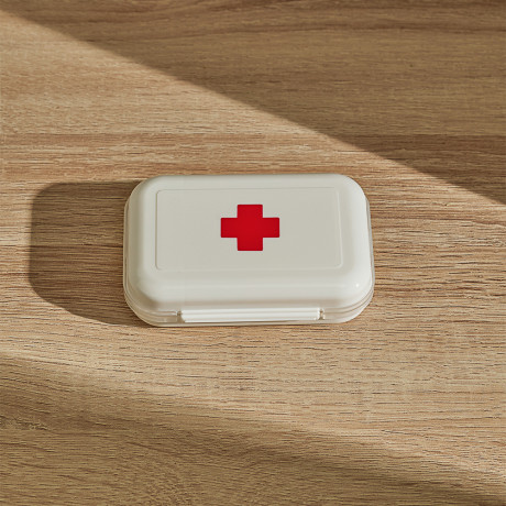 Универсальный бокс тм VETTA, дорожный, 8 отдел., пластик, 10х6х3,5см