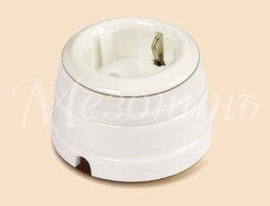 МЕЗОНИНЪ роз. фарфор двухполюсная с з/к, с рамкой 16А 250В, платина на белом, "ПЕТЕРГОФ" GE70301-49