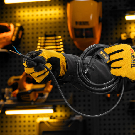 Шнур сетевой Energy Series, ПВС, 3 м, 2 x 1 мм, с неразборной вилкой, черный, Denzel