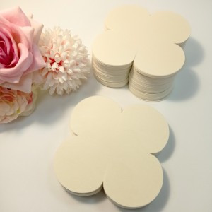 Uniel фоамиран для творчества, айвори 9х9см 1мм. четырехлист. VR-FE7 42T10/S50X50/PWF001