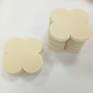 Uniel фоамиран для творчества, ваниль, 9х9см, 2мм. четырехлист. VR-PE7 20T20/S50X50/PWF018