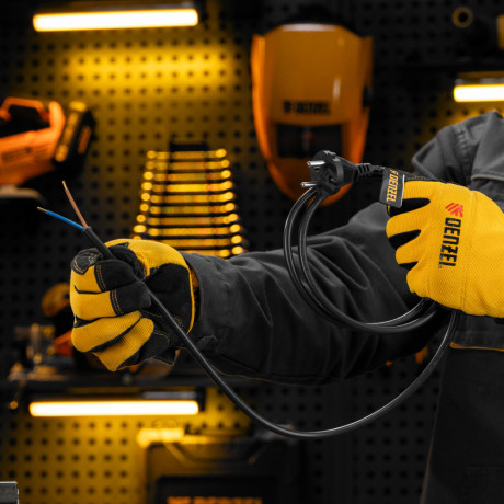 Шнур сетевой Energy Series, ПВС, 1,5 м, 2 x 1,5 мм, с неразборной вилкой, черный, Denzel