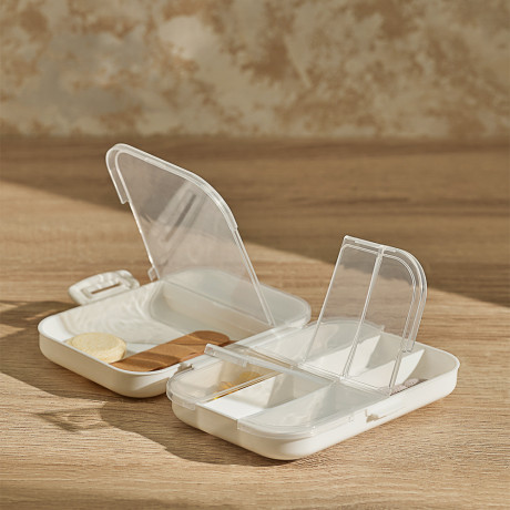 Универсальный бокс тм VETTA, дорожный, 8 отдел., пластик, 10х6х3,5см