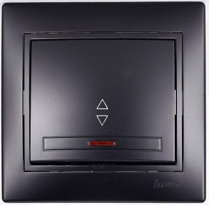 Lezard Мира выкл. СУ 1 кл. 10А (проходн., инд.) черный бархат (корпус PC) 701-4242-114