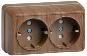 IEK ОКТАВА роз. ОУ 2 мест. с з/к с защ.штор. 16А ДУБ (темное дерево) РСш22-3-ОД