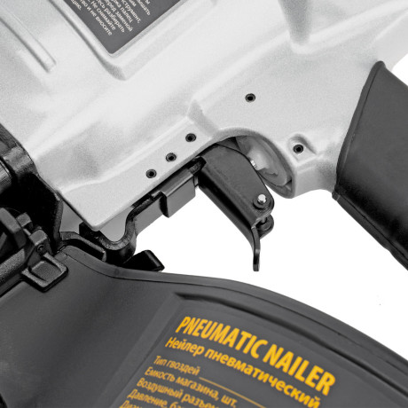 Нейлер пневматический CN70 для гвоздей CNW от 45 до 70 мм// Denzel