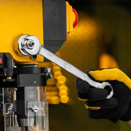 Ключ комбинированный трещоточный, 18 мм, CrV, матовый хром Denzel