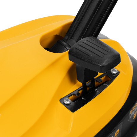 Портативная аккумуляторная газонокосилка CLM-22, Li-ion, 20В, 220 мм // Denzel