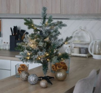 Uniel Дерево св/д «Ёлочка снежная» 3AA не в/к 54х60см 30LED ULD-T5460-030/SNA IP20 XMAS TREE SNOW