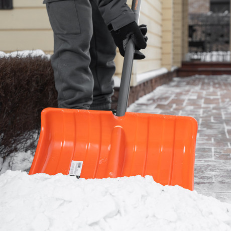 Лопата для уборки снега пластиковая, 490х370х1350 мм, стальной черенок, усиленная Сибртех