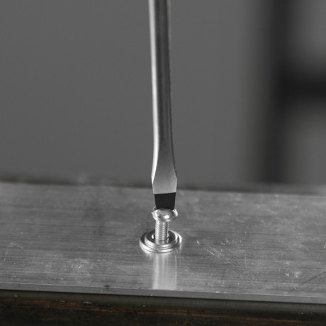 Отвертка, SL4х100 мм, S2, 3к рукоятка Denzel