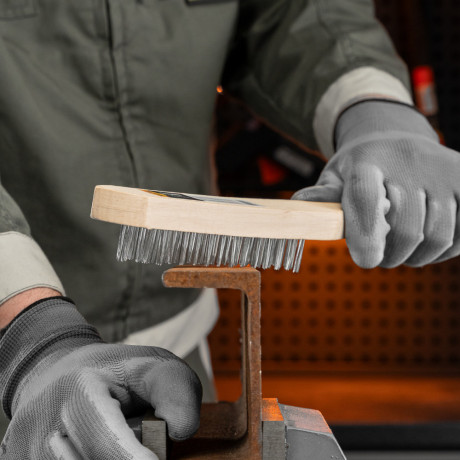 Щетка четырехрядная металлическая с деревянной ручкой Sparta