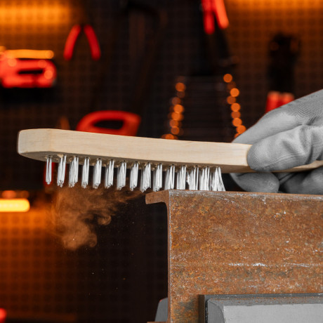 Щетка четырехрядная металлическая с деревянной ручкой Sparta