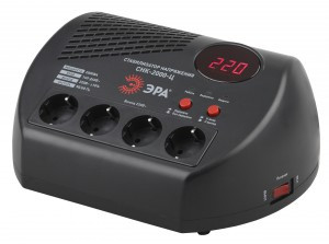 ЭРА Стабилизатор напр. компакт. релейный. цифр. диспл. СНК-2000-Ц 160-260В 2кВА КПД 95% Б0031075