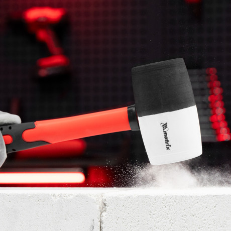 Киянка резиновая, 680 г, черно-белая резина, фибергласовая рукоятка Matrix