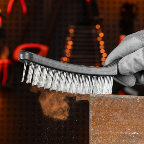 Щетка пятирядная металлическая с пластмассовой ручкой Sparta