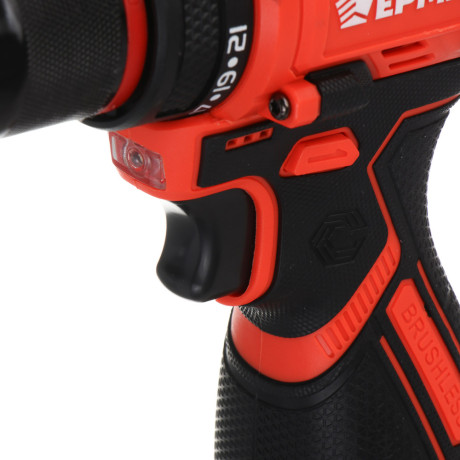 ЕРМАК Дрель-Шуруповерт бесщеточный в кейсе, 2 АКБ, 20в/2А, короткий корпус