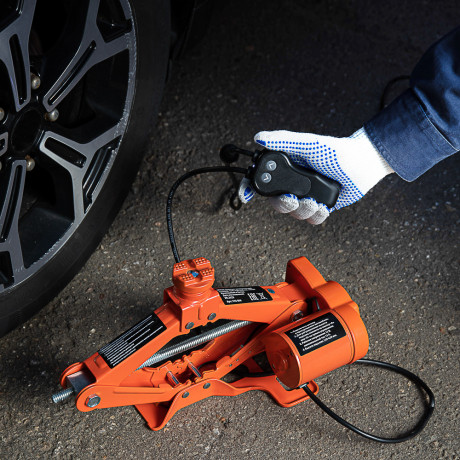 ЕРМАК Домкрат электрический 3 т, 12В, 120-420 мм, 100 Вт, в кейсе, х/б перчатки с ПВХ