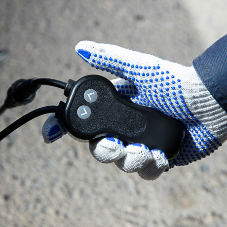 ЕРМАК Домкрат электрический 3 т, 12В, 120-420 мм, 100 Вт, в кейсе, х/б перчатки с ПВХ