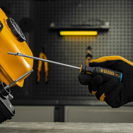 Отвертка SL4х100 мм, CrV, трехкомпонентная рукоятка Denzel