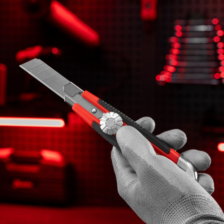 Нож, 18 мм, выдвижное лезвие, металлическая направляющая, винтовой фиксатор лезвия Matrix